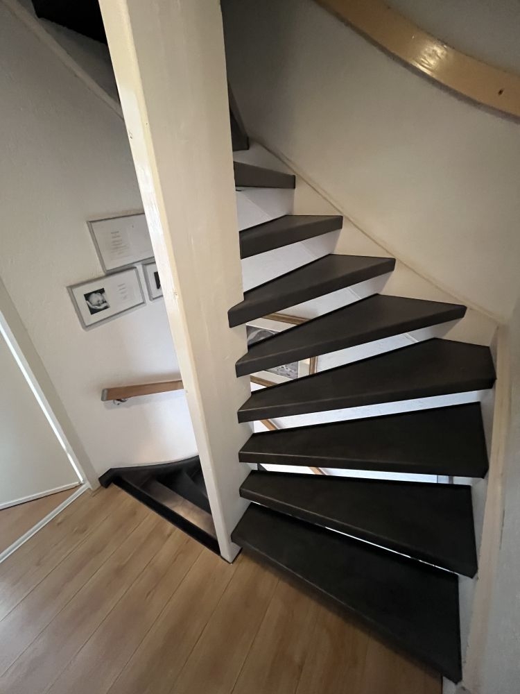 Traprenovatie - Leisteen treden en wangen