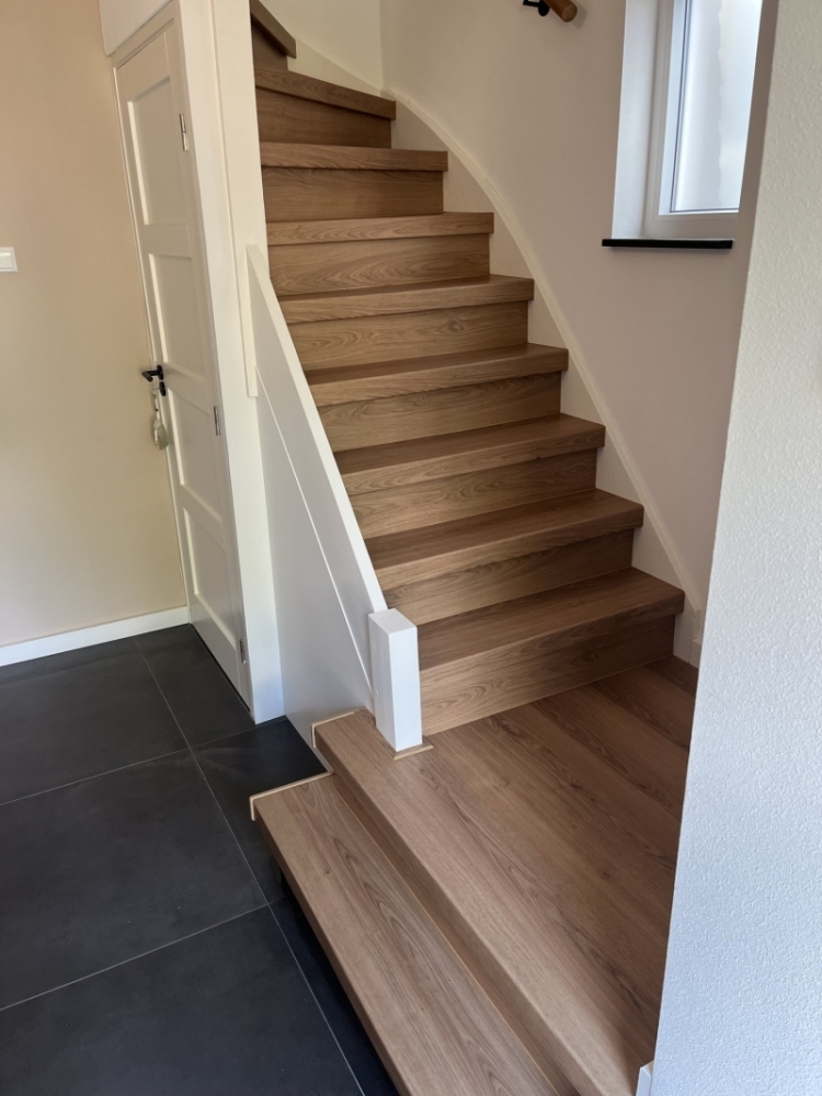 Traprenovatie Landgraaf - Tirools eiken